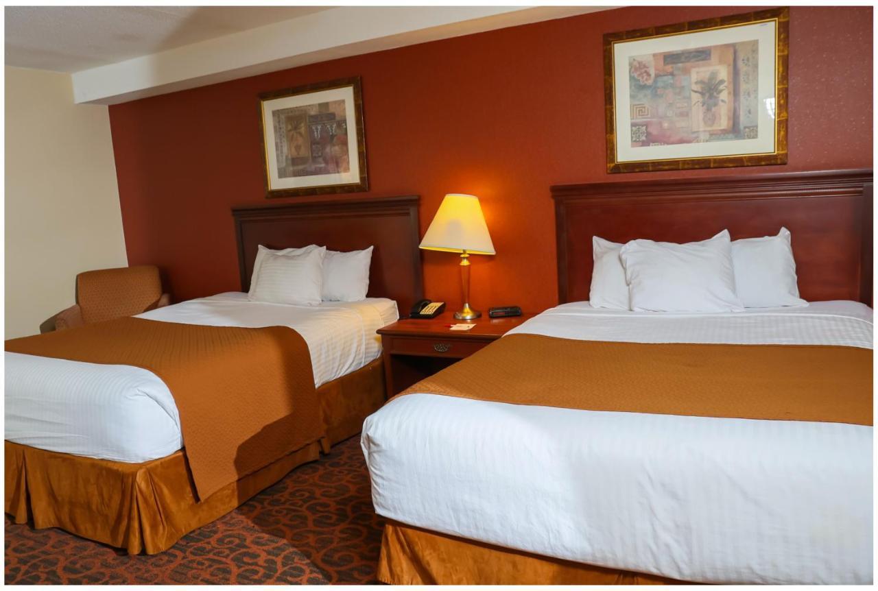 Queen Room with Two Queen Beds - Non-Smoking,1039765468:JPEG