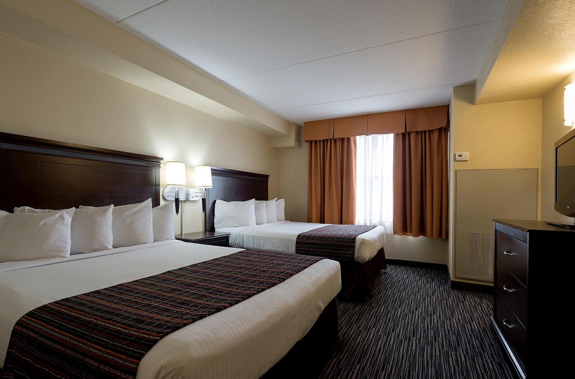 One-Bedroom Queen Suite Two Queen Beds Sofa Bed Non-Smoking
