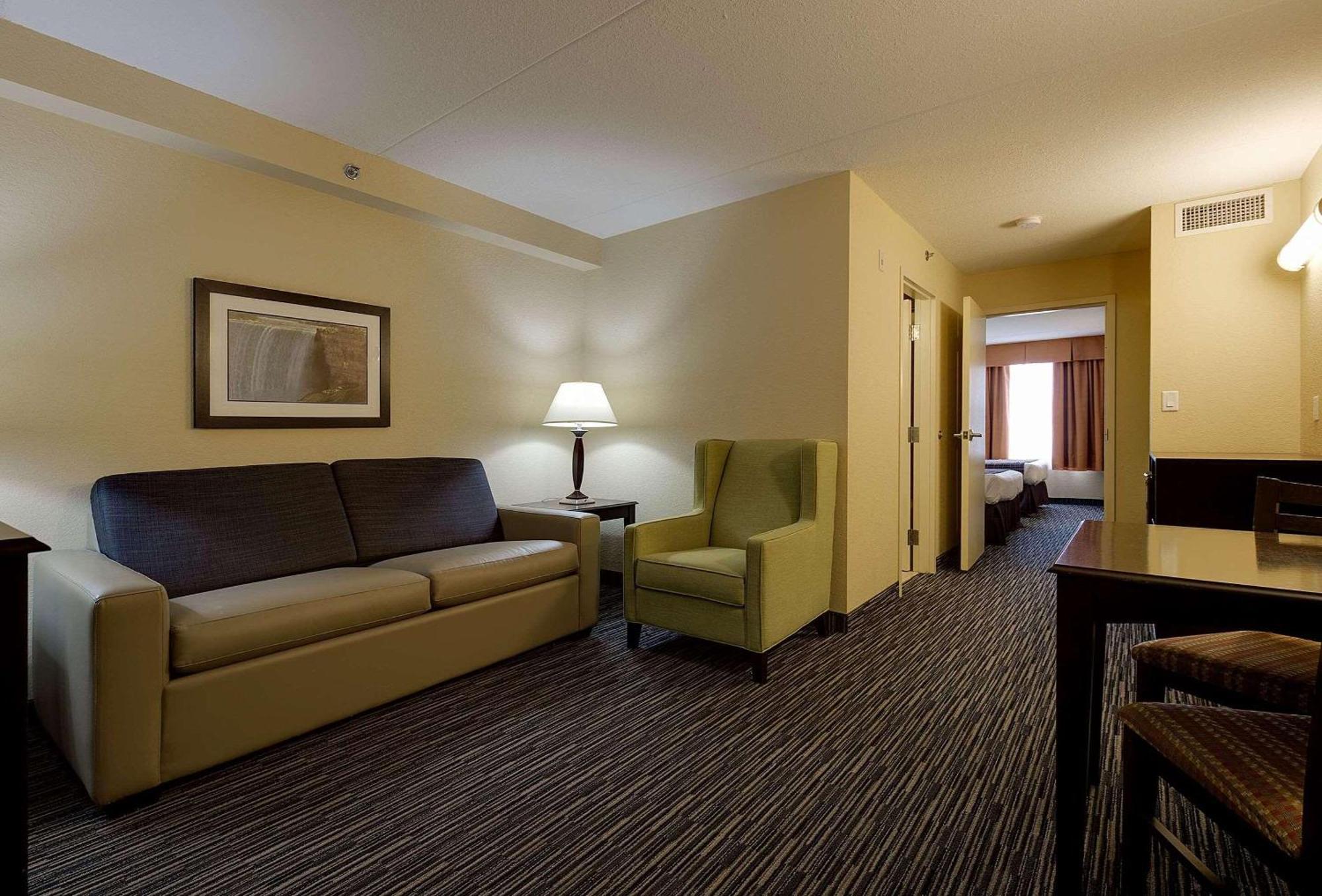 One-Bedroom Queen Suite Two Queen Beds Sofa Bed Non-Smoking