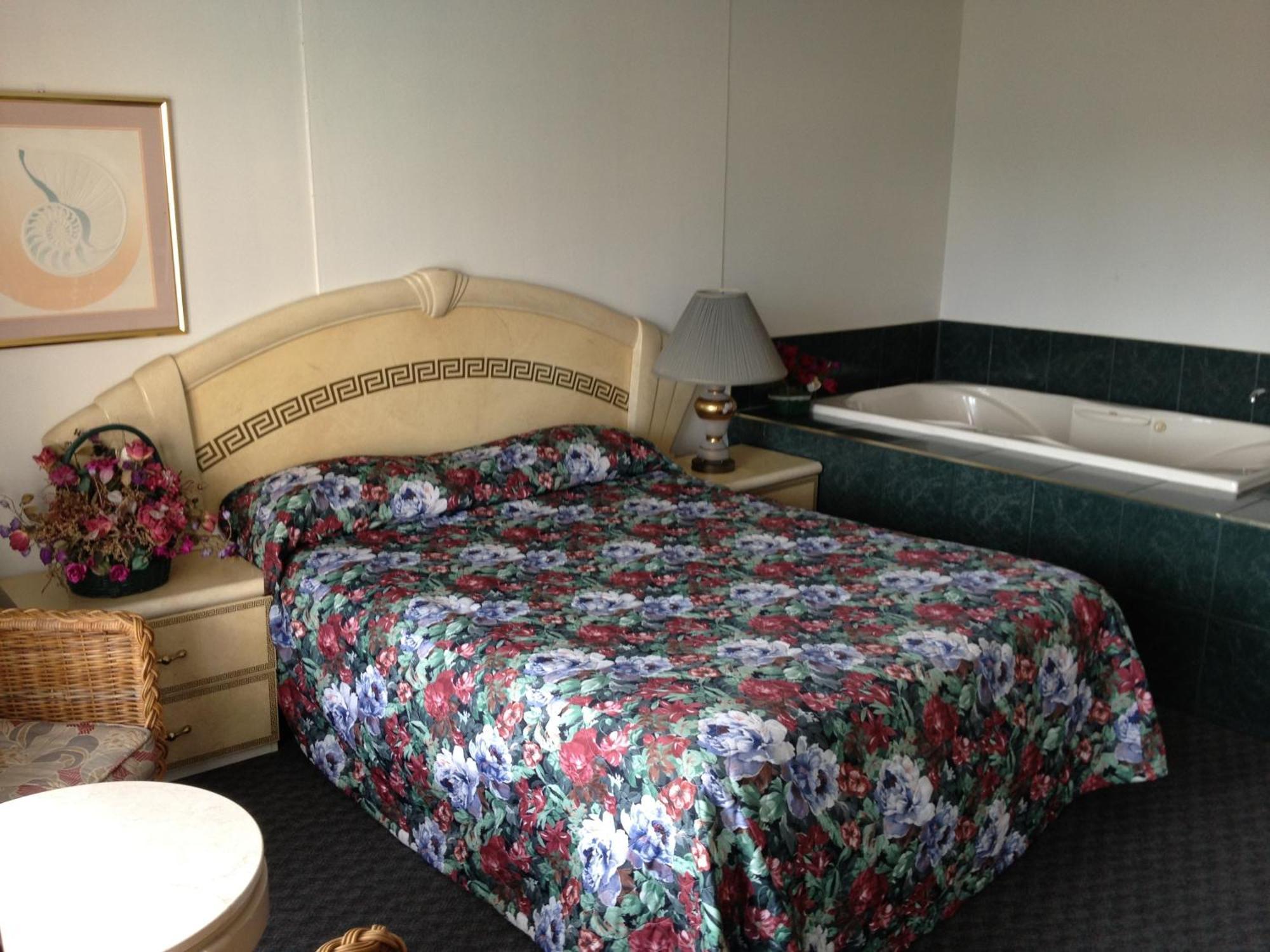Queen Suite Spa Bath