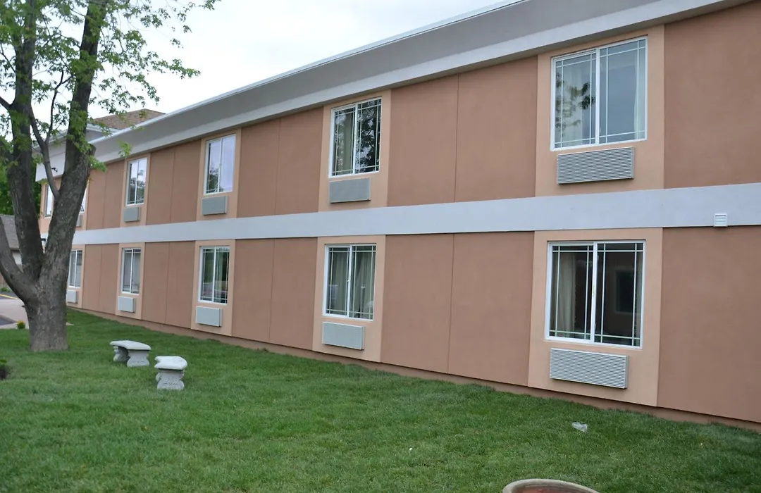 Aashram Hotel By Niagara River-1